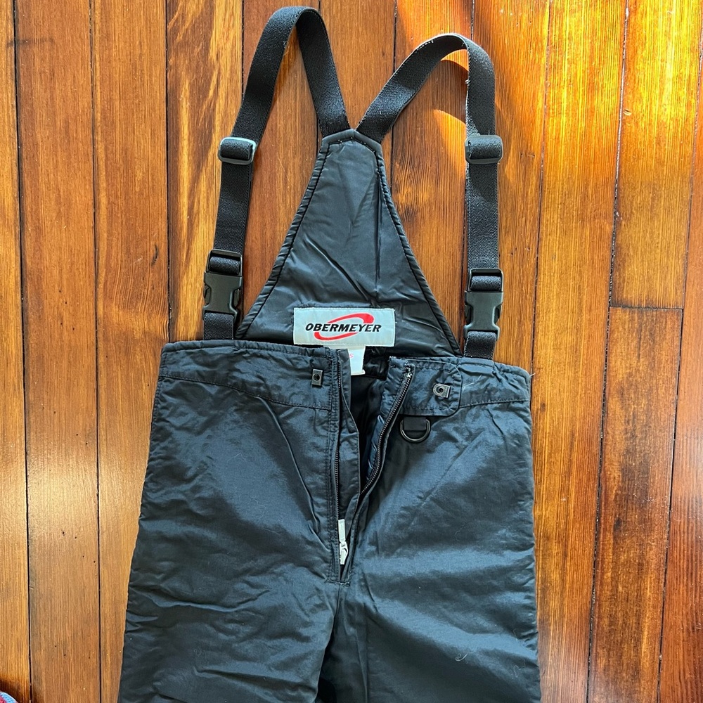 Obermeyer snow bib in well loved condition with a small tear on knee (black)